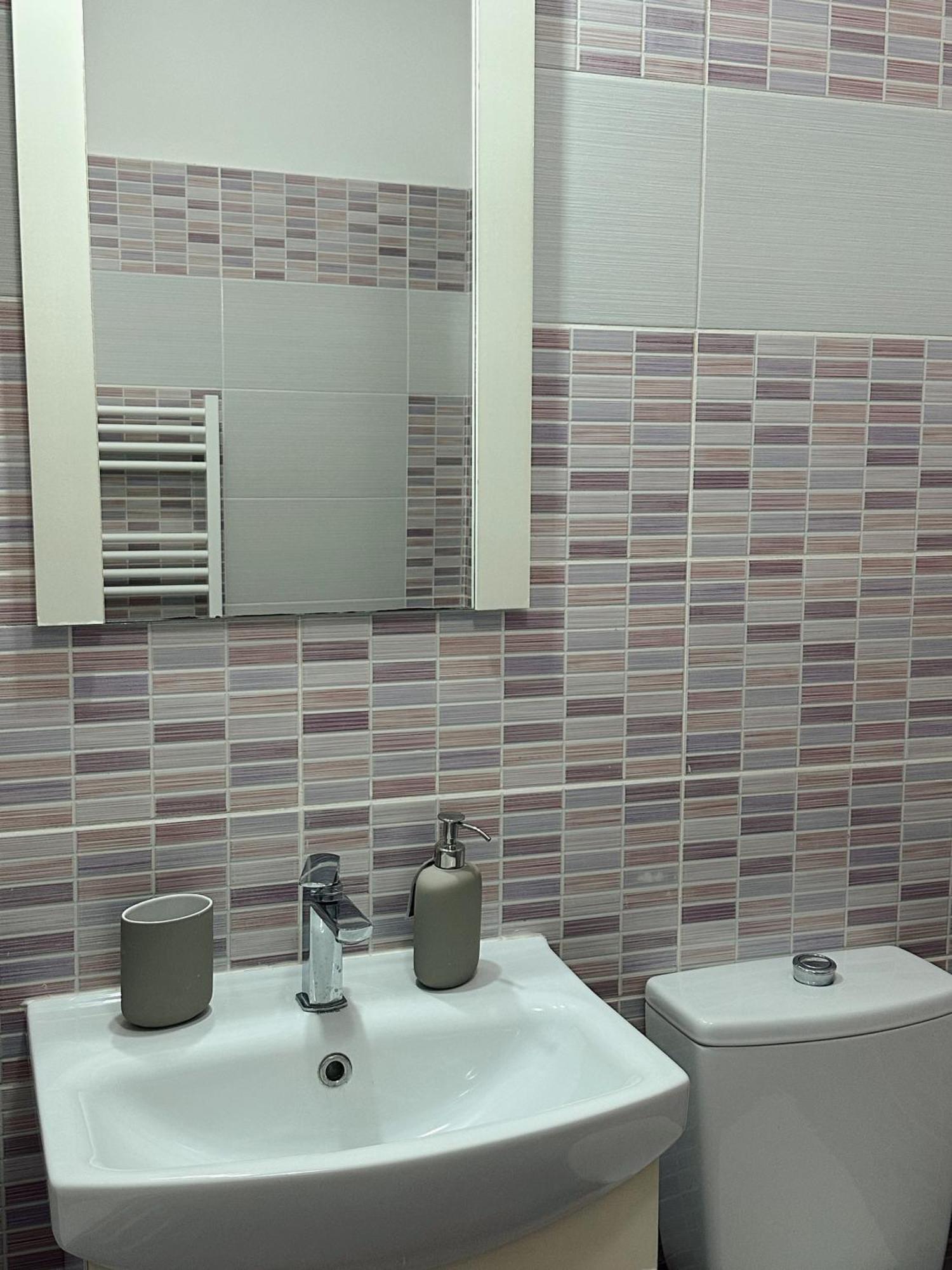 Modern Flat - Apartament Nou Aproape De Spital Si Aeroport Iasi Buitenkant foto